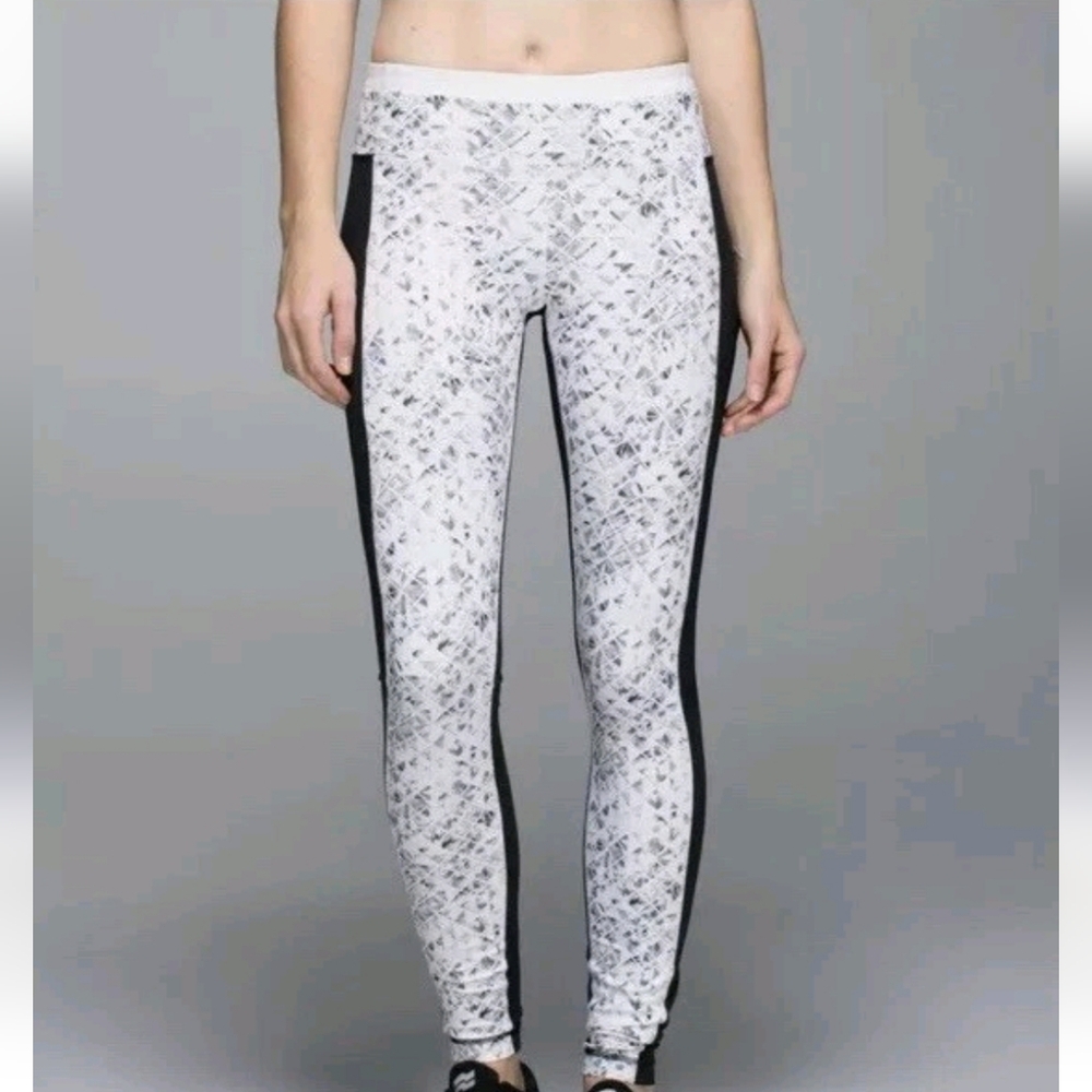Lululemon Speed Tight II Luxtreme Compression Leggings Size 4 WhiteDiamond Black